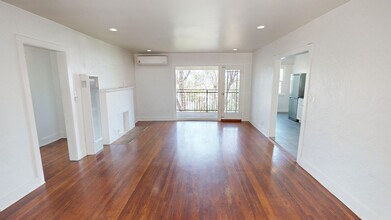 955 Maltman in Los Angeles, CA - Building Photo - Interior Photo