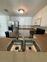 1250 S Miami Ave, Unit 1209 in Miami, FL - Building Photo - Building Photo