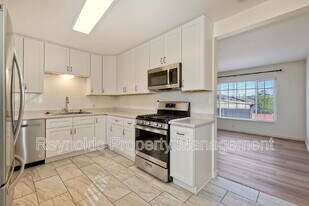 3341 Chamoune Ave in San Diego, CA - Building Photo