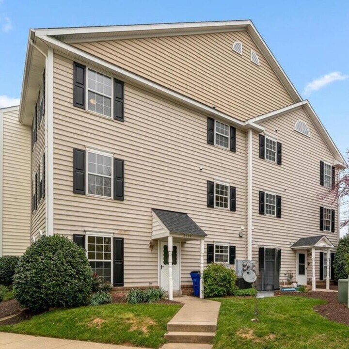 2154 Bristol Dr in Frederick, MD - Building Photo