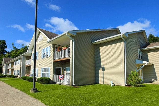 Godfrey Meadow in Bloomingburg, NY - Building Photo - Building Photo