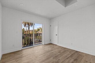 860 N Hudson Ave in Los Angeles, CA - Building Photo - Building Photo