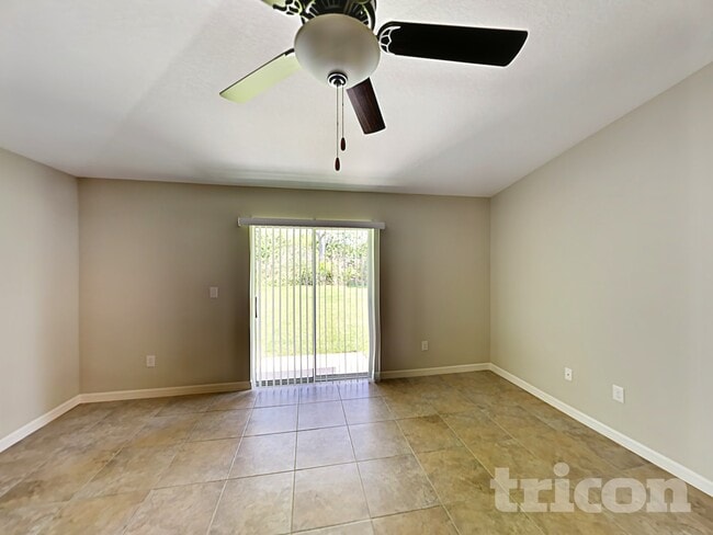 1614 Broad Winged Hawk Dr in Ruskin, FL - Building Photo - Building Photo