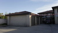 1455 W Stoneridge Ct in Ontario, CA - Foto de edificio - Building Photo