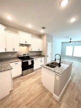 8006 Bowen St in Houston, TX - Building Photo - Building Photo
