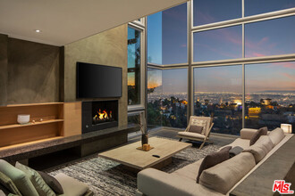 8300 Rugby Pl in Los Angeles, CA - Building Photo - Building Photo