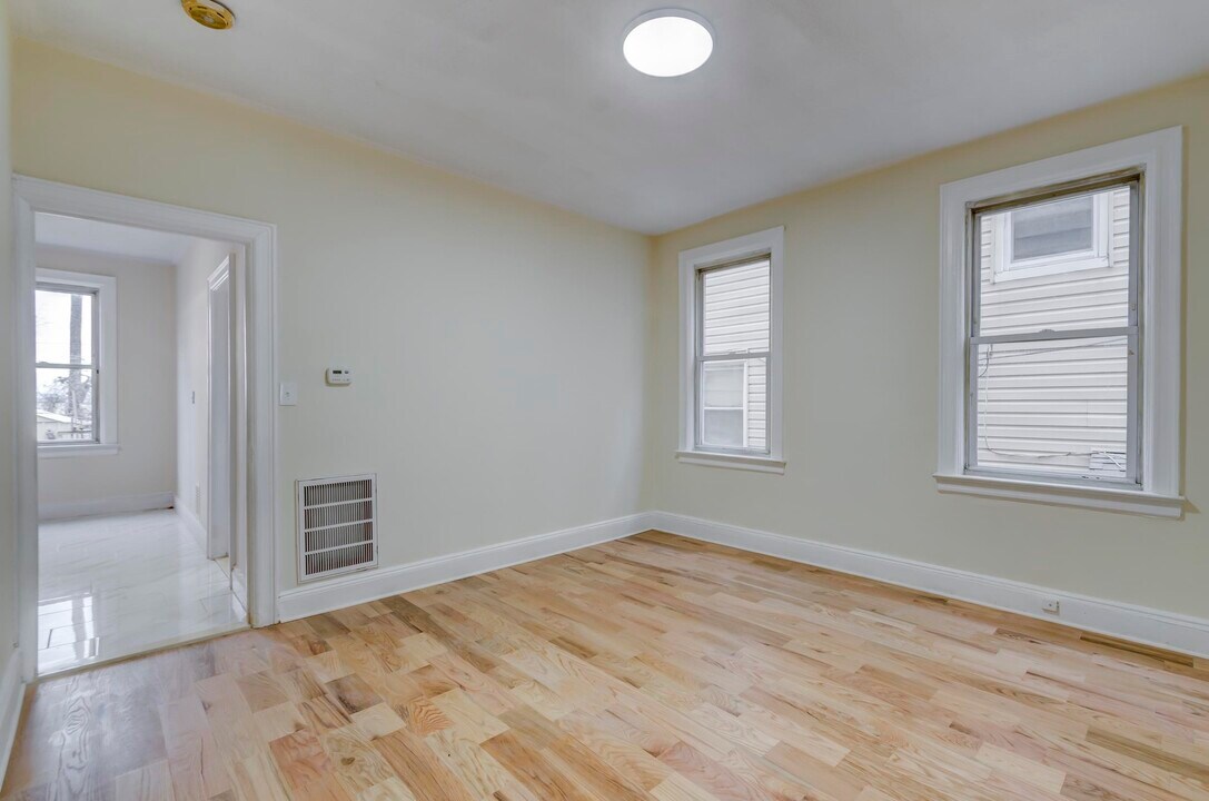 667 Liberty Ave in Jersey City, NJ - Building Photo