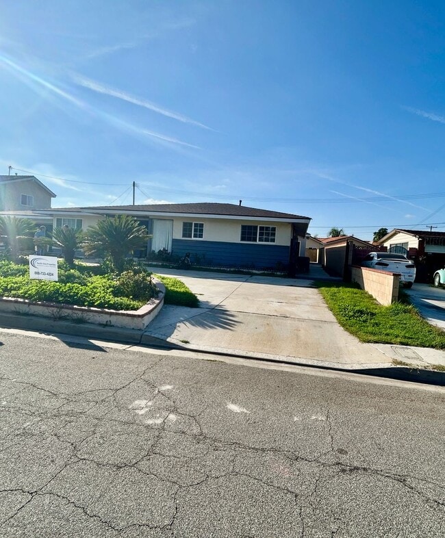11295 Stratford Dr in Garden Grove, CA - Building Photo - Building Photo