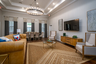 Crossings at Hillcroft in Houston, TX - Building Photo - Interior Photo