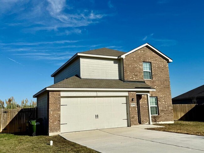 509 Riverdale Dr in Jarrell, TX - Building Photo - Building Photo