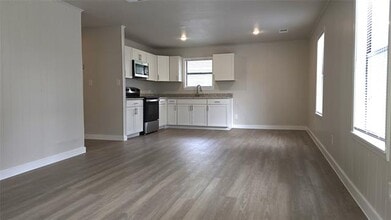 379 Blackbourn St in Hawkins, TX - Building Photo - Building Photo