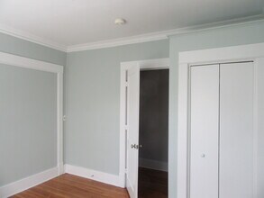 744 Fountain St NE, Unit Upper West in Grand Rapids, MI - Building Photo - Building Photo
