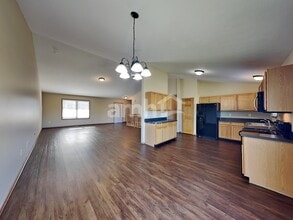 3812 Wolf Creek Rd in Grove City, OH - Building Photo - Building Photo