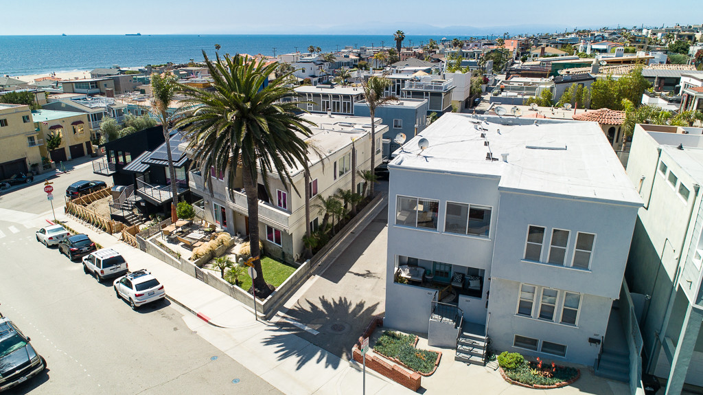 223 24th St in Hermosa Beach, CA - Building Photo