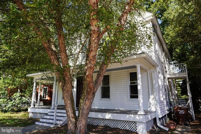 property at 611 Locust St