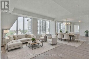 151 Avenue Rd in Toronto, ON - Building Photo