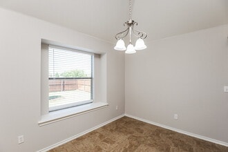 12329 Hunters Cabin Ct in Burleson, TX - Foto de edificio - Building Photo