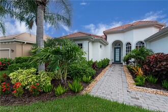 8263 Potomac Ln in Naples, FL - Building Photo - Building Photo