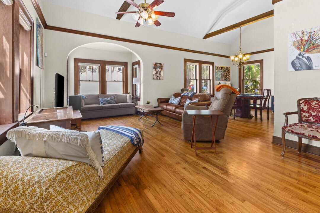 204 NE 3rd Ave in Gainesville, FL - Building Photo