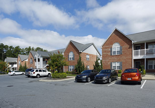 Melbourne Park in Greenville, NC - Building Photo - Building Photo