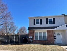 1113 Vincent Rd, Unit A in Warrington, PA - Building Photo