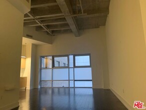 727 W 7TH St, Unit 23 in Los Angeles, CA - Building Photo - Building Photo