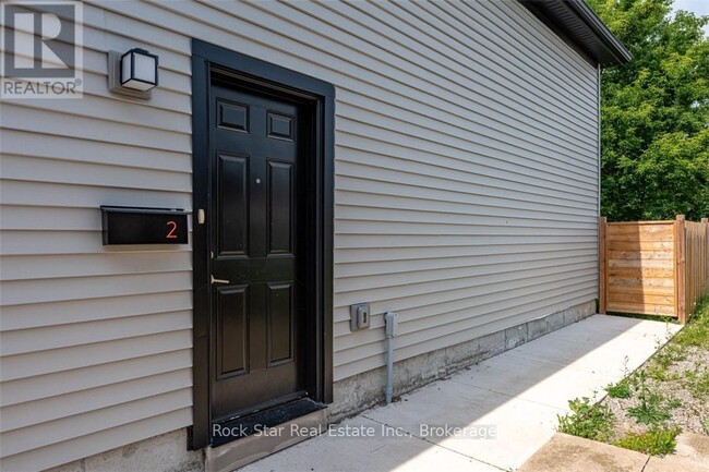 176 Pelham Rd in St Catharines, ON - Building Photo - Building Photo