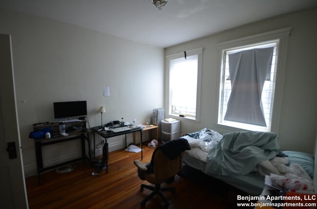 1350 Commonwealth Ave, Unit 19 in Boston, MA - Foto de edificio - Building Photo