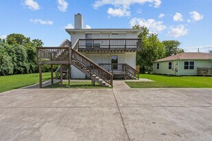 7316 Overton St in Hitchcock, TX - Building Photo