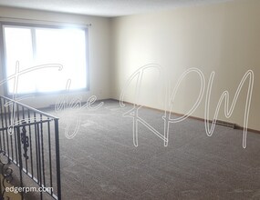2714 Prescotts Dr in Waterloo, IA - Building Photo - Building Photo