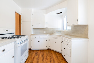 Linvale Townhomes in San Leandro, CA - Building Photo - Interior Photo