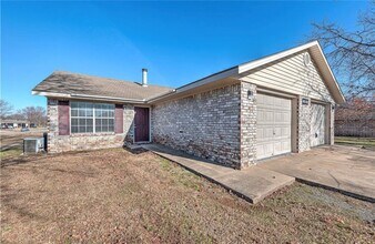 4520 W Franciscan Trail in Fayetteville, AR - Building Photo - Building Photo