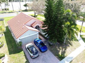 1599 Oak Berry Cir in Wellington, FL - Building Photo