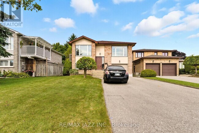 8 Oban Ct in Courtice, ON - Building Photo - Building Photo