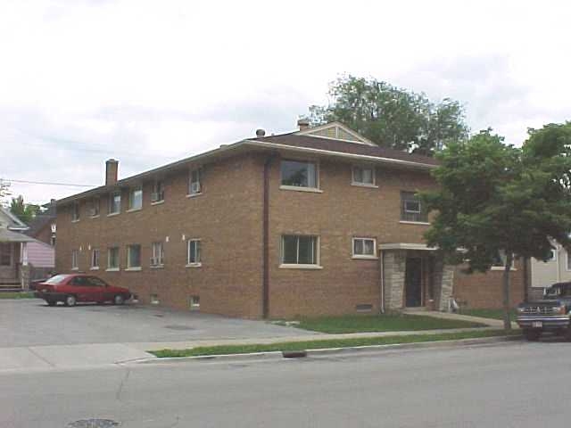 1446 S 81st St in West Allis, WI - Foto de edificio