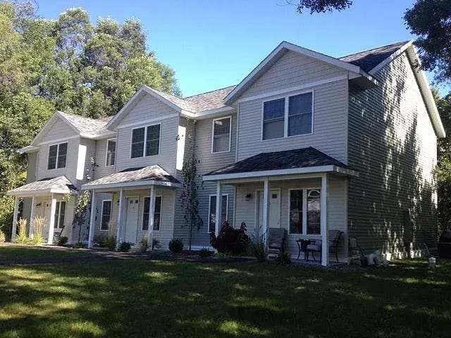 369 W Sand Lake Rd in Wynantskill, NY - Building Photo