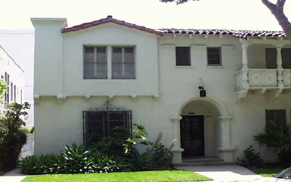 132 S Oakhurst Dr in Beverly Hills, CA - Building Photo - Building Photo