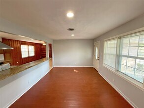 2206 Eriksson St in La Marque, TX - Building Photo - Building Photo