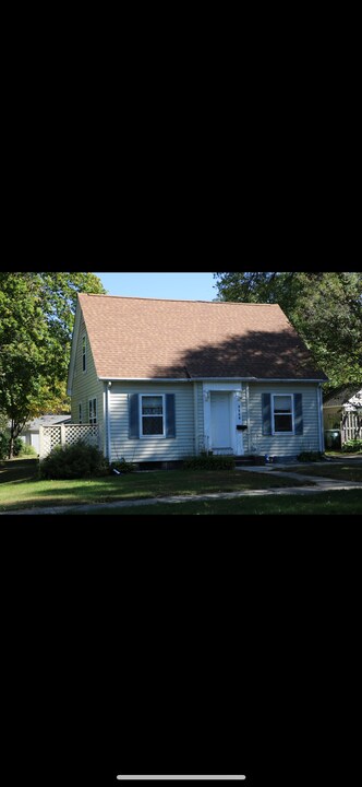 2110 Tremont St in Cedar Falls, IA - Foto de edificio