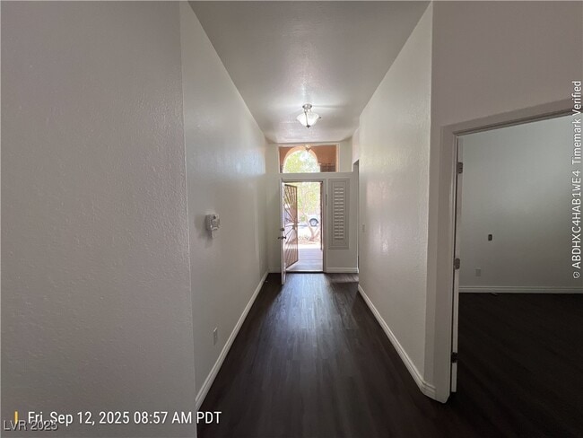 8709 Wintry Garden Ave in Las Vegas, NV - Building Photo - Building Photo