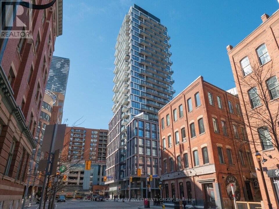 2A Church St in Toronto, ON - Building Photo