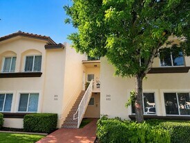 15721 SW 137th Ave, Unit 202 in Miami, FL - Building Photo