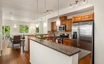 1059 156th Ave NE in Bellevue, WA - Foto de edificio - Building Photo