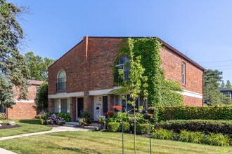 Eton Square Apartments & Townhomes in Birmingham, MI - Building Photo - Building Photo