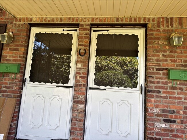 60 McLoughlin St in Glen Cove, NY - Building Photo - Building Photo