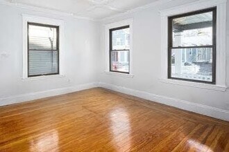 76 Atlantic St, Unit 1 in Winthrop, MA - Foto de edificio - Building Photo