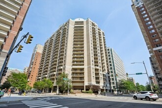 Richmond Square in Arlington, VA - Building Photo - Building Photo