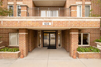 Park Place Condominiums I in Elk Grove Village, IL - Foto de edificio - Building Photo