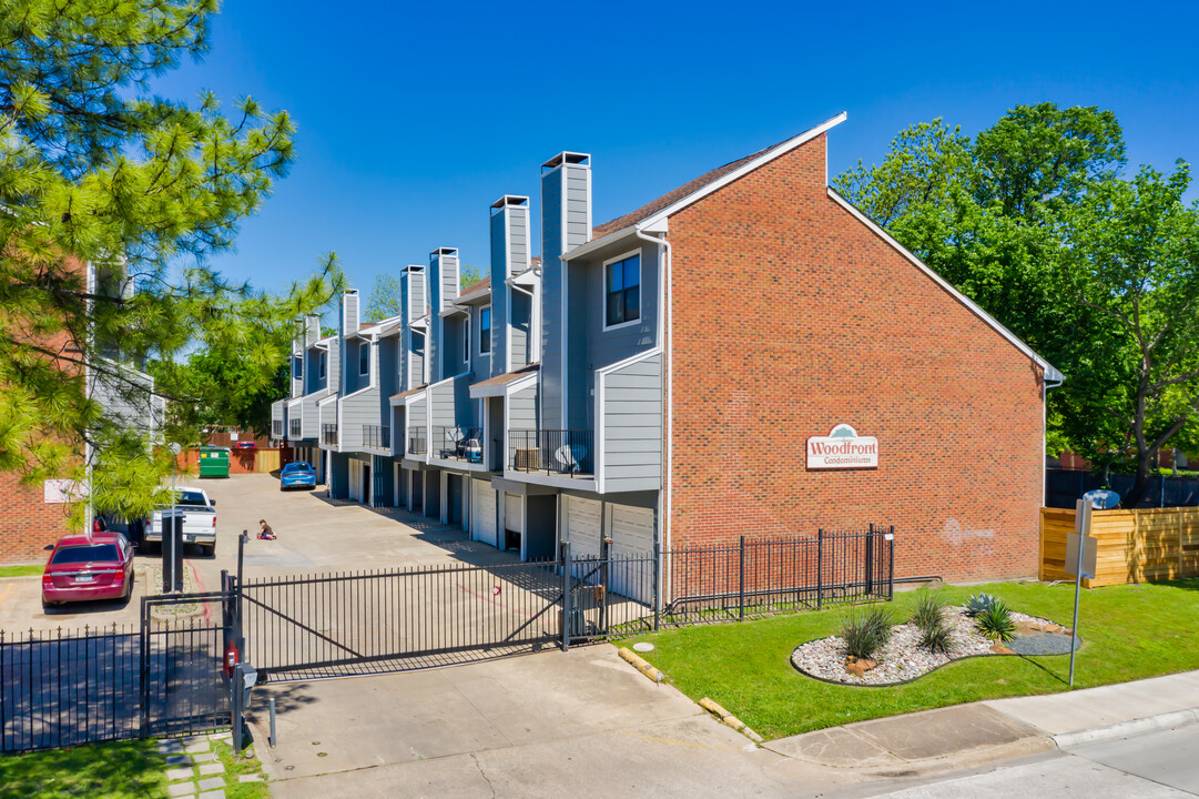 Columbia Oaks in Dallas, TX - Building Photo