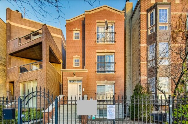property at 2817 N Damen Ave